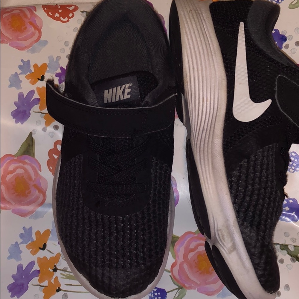 Nike sneakers size toddler 12